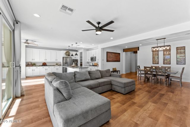 10457 E PIVITOL Avenue, Mesa, AZ 85212