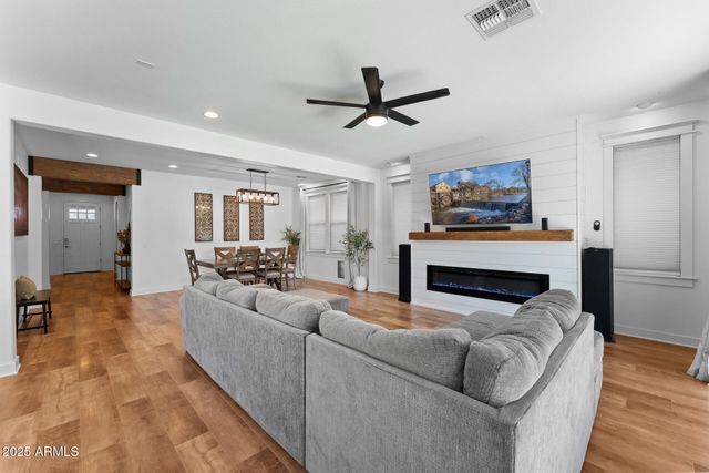 10457 E PIVITOL Avenue, Mesa, AZ 85212