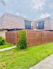 922 Springdale Circle, Palm Springs, FL 33461