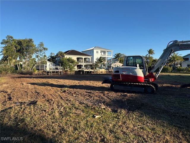 1294 Venetian WAY, Naples, FL 34110