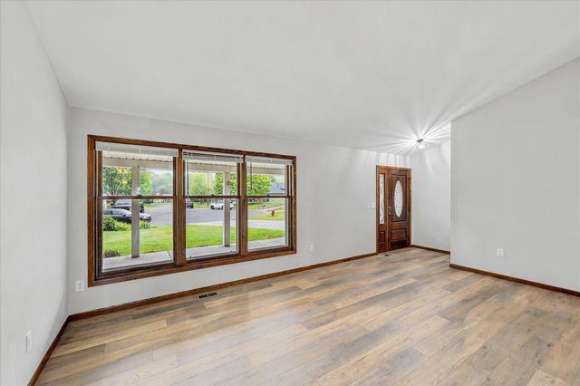 11826 Larabee Circle NE, Albertville, MN 55301