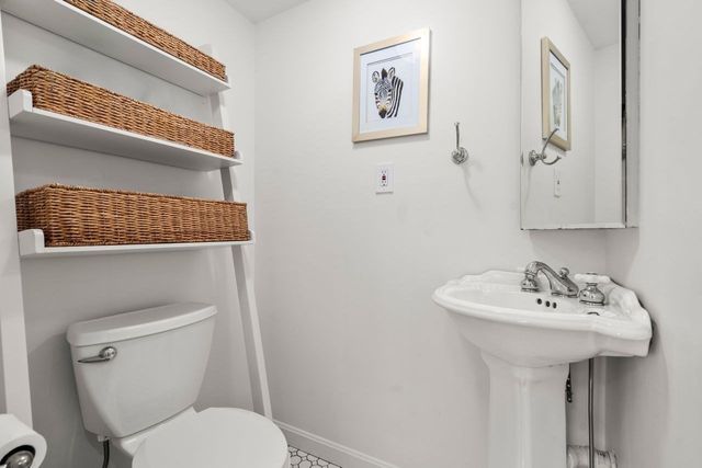 28 River Road, Weston, MA 02493
