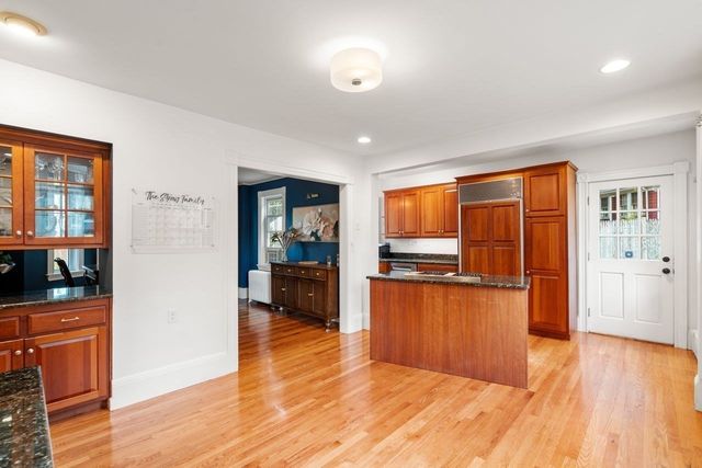 28 River Road, Weston, MA 02493