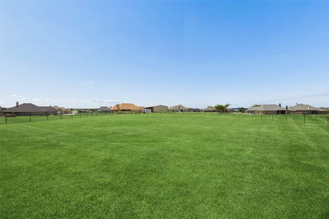 135 Stanford Lane, Springtown, TX 76082
