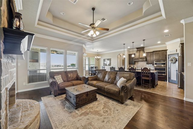 135 Stanford Lane, Springtown, TX 76082