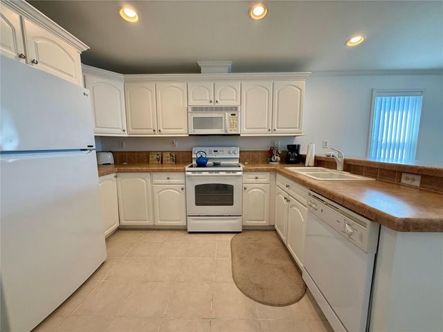 209 S PORT ROYAL LANE, Apollo Beach, FL 33572