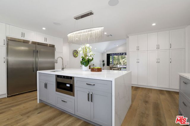 5900 Nita Avenue, Woodland Hills, CA 91367