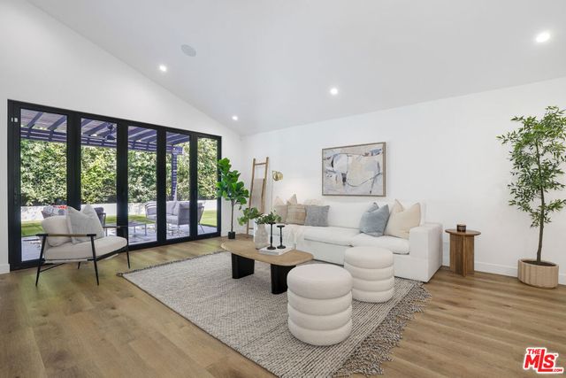 5900 Nita Avenue, Woodland Hills, CA 91367