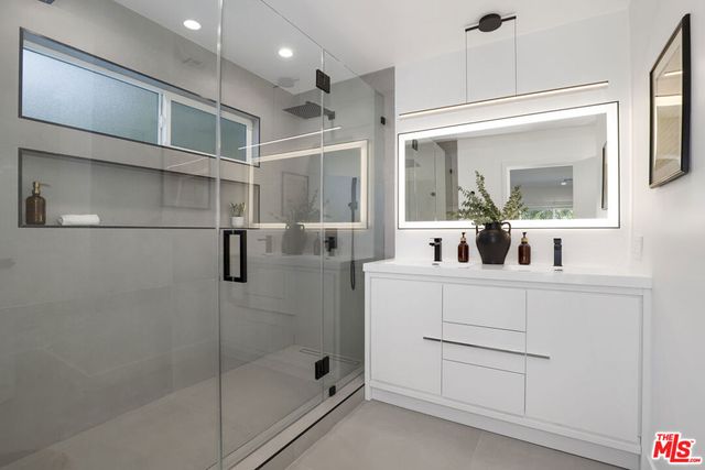 5900 Nita Avenue, Woodland Hills, CA 91367