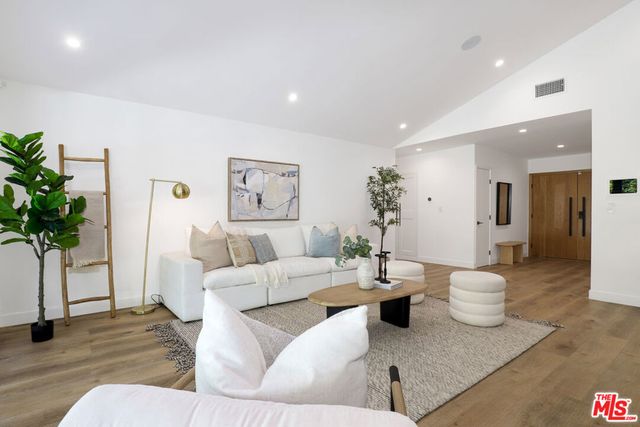 5900 Nita Avenue, Woodland Hills, CA 91367