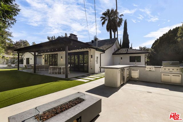 5900 Nita Avenue, Woodland Hills, CA 91367