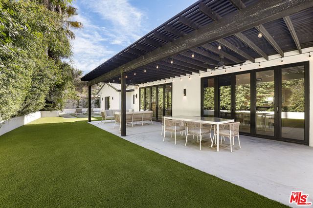 5900 Nita Avenue, Woodland Hills, CA 91367
