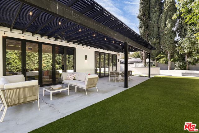 5900 Nita Avenue, Woodland Hills, CA 91367