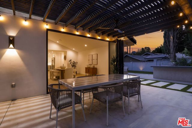 5900 Nita Avenue, Woodland Hills, CA 91367