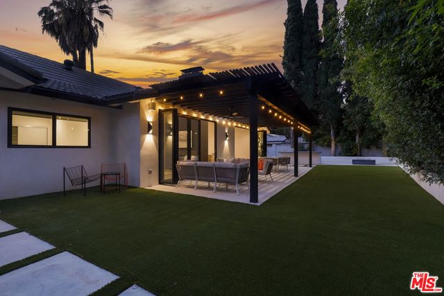 5900 Nita Avenue, Woodland Hills, CA 91367