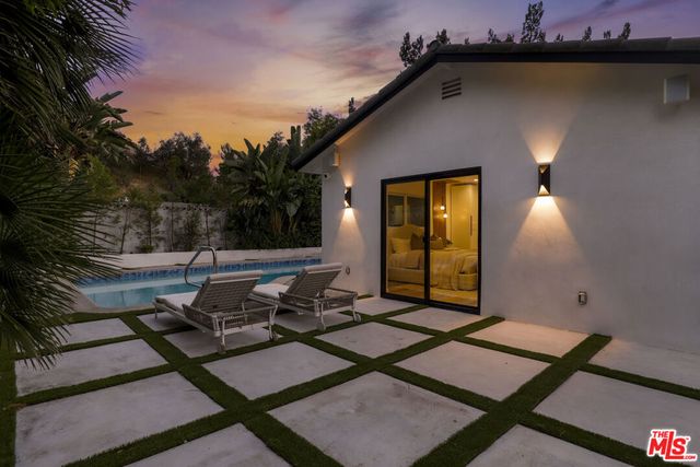 5900 Nita Avenue, Woodland Hills, CA 91367