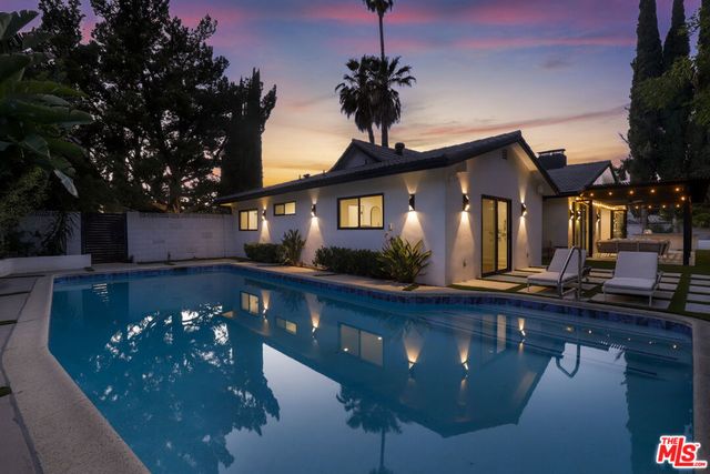 5900 Nita Avenue, Woodland Hills, CA 91367