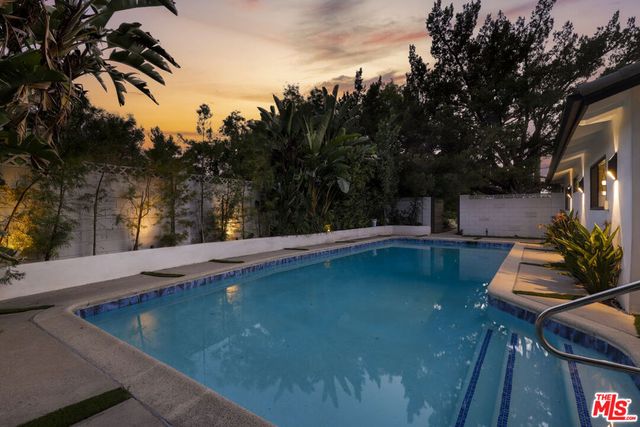 5900 Nita Avenue, Woodland Hills, CA 91367