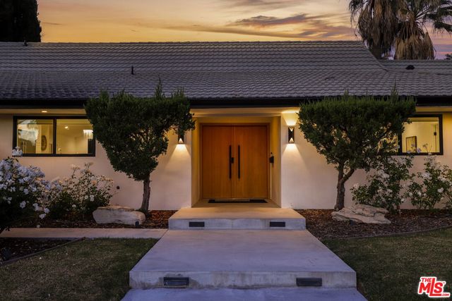 5900 Nita Avenue, Woodland Hills, CA 91367