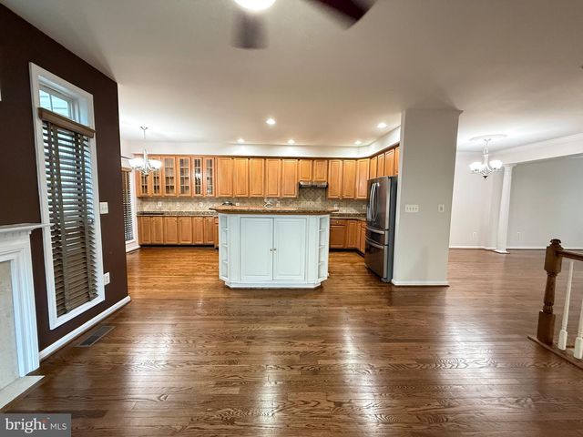 13627 CEDAR RUN LN, Herndon, VA 20171
