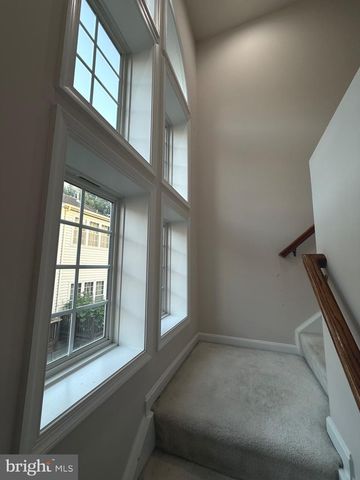 13627 CEDAR RUN LN, Herndon, VA 20171