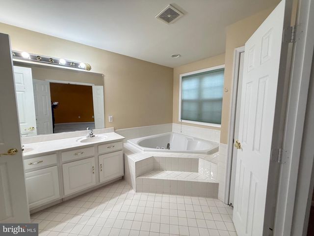 13627 CEDAR RUN LN, Herndon, VA 20171