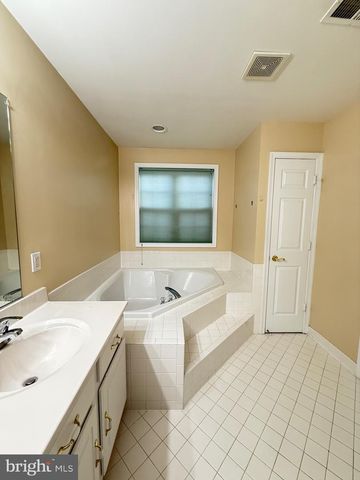13627 CEDAR RUN LN, Herndon, VA 20171