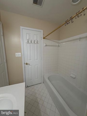 13627 CEDAR RUN LN, Herndon, VA 20171