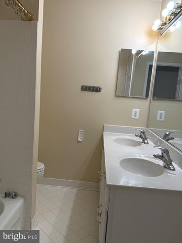 13627 CEDAR RUN LN, Herndon, VA 20171