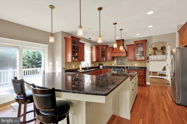 805 N CRESCENT AVE, Hamburg, PA 19526
