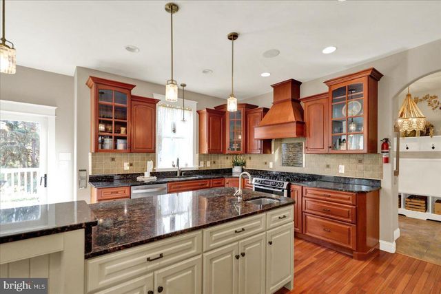 805 N CRESCENT AVE, Hamburg, PA 19526