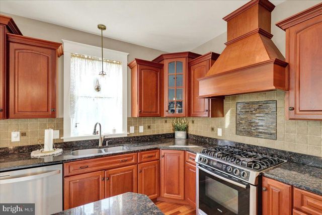 805 N CRESCENT AVE, Hamburg, PA 19526