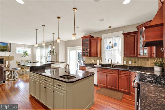 805 N CRESCENT AVE, Hamburg, PA 19526