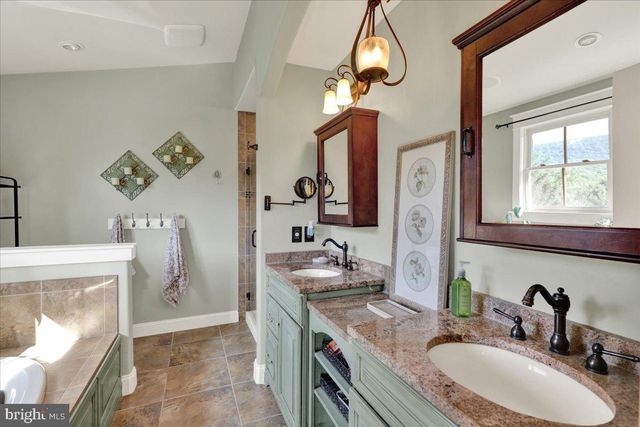 805 N CRESCENT AVE, Hamburg, PA 19526