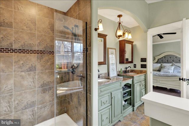 805 N CRESCENT AVE, Hamburg, PA 19526