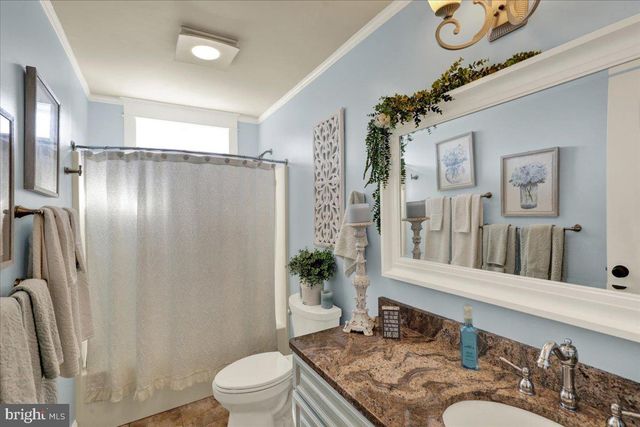 805 N CRESCENT AVE, Hamburg, PA 19526