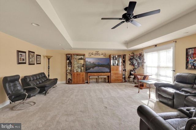 805 N CRESCENT AVE, Hamburg, PA 19526