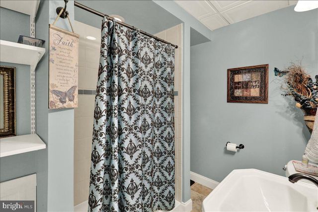 805 N CRESCENT AVE, Hamburg, PA 19526