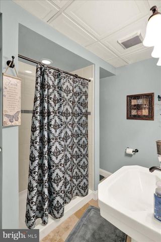 805 N CRESCENT AVE, Hamburg, PA 19526
