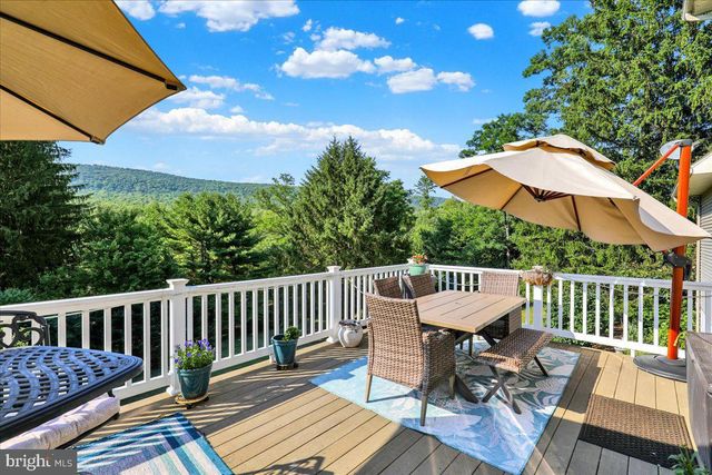 805 N CRESCENT AVE, Hamburg, PA 19526