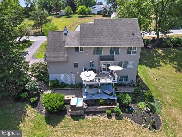 805 N CRESCENT AVE, Hamburg, PA 19526