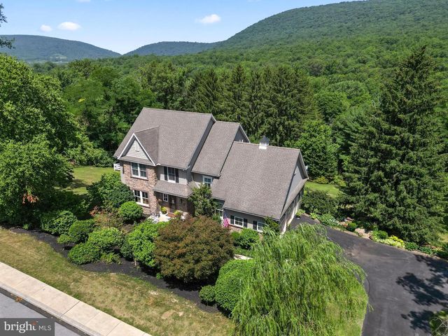 805 N CRESCENT AVE, Hamburg, PA 19526