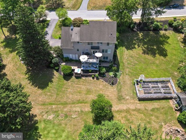805 N CRESCENT AVE, Hamburg, PA 19526