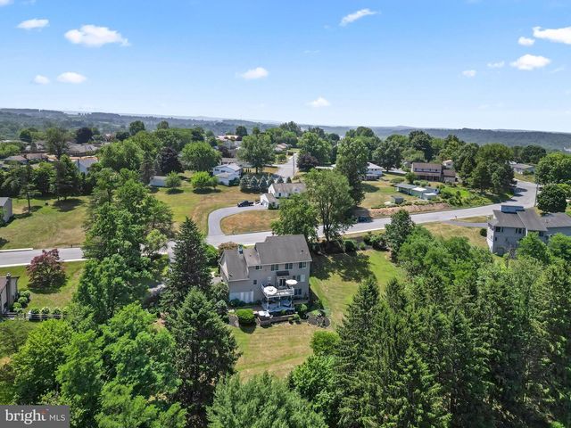 805 N CRESCENT AVE, Hamburg, PA 19526