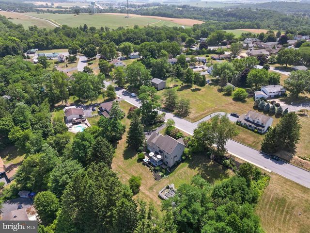 805 N CRESCENT AVE, Hamburg, PA 19526