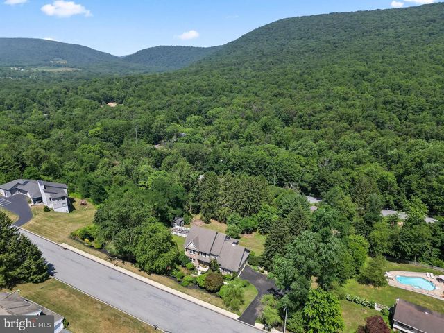 805 N CRESCENT AVE, Hamburg, PA 19526