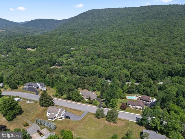 805 N CRESCENT AVE, Hamburg, PA 19526