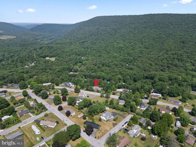 805 N CRESCENT AVE, Hamburg, PA 19526