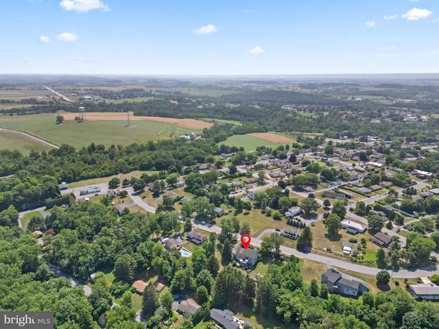 805 N CRESCENT AVE, Hamburg, PA 19526
