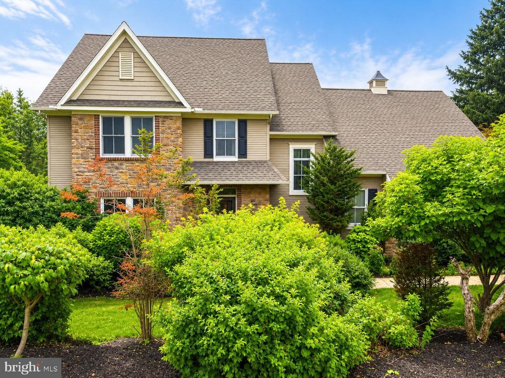 805 N CRESCENT AVE, Hamburg, PA 19526